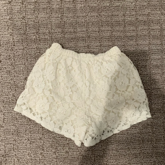 floral lace shorts - Picture 2 of 4